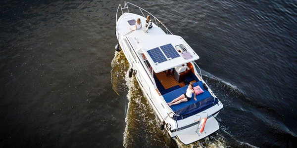Familie Motorboot Friesland Bootsurlaub