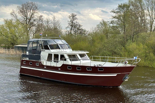 Motorboot Liona Friesland Charterboot
