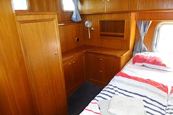 Motorboot Liona Friesland Charterboot Kabine